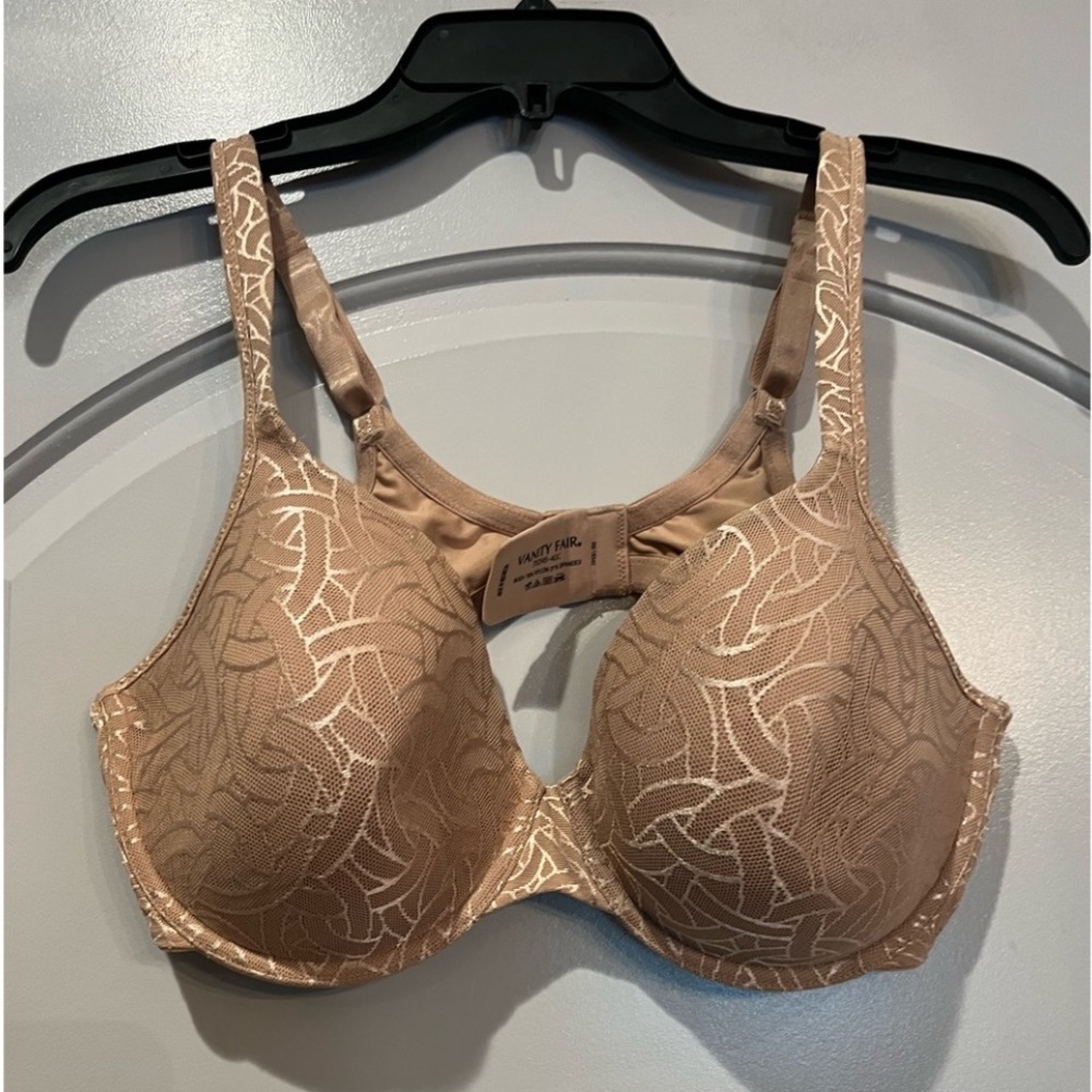 Vanity Fair nude/ tan criss cross knot geometric style bra. EUC!